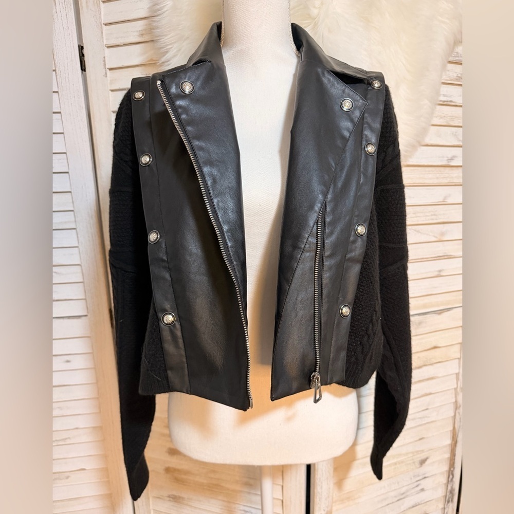 Elegant Black Leather Women's Jacket - Picture 1 of 9